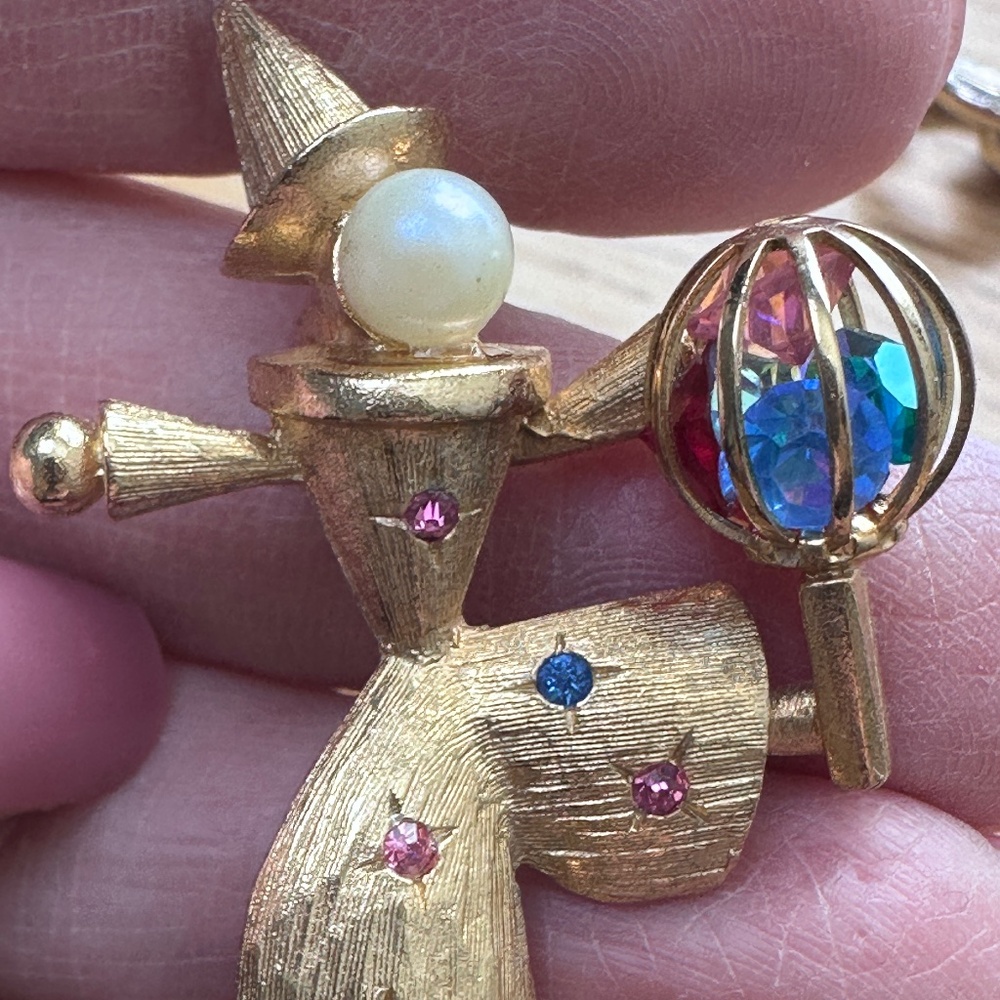 Whimsical Vintage 60s-70s Matte Stylized Gold-Tone With Pearl And Crystals Pin